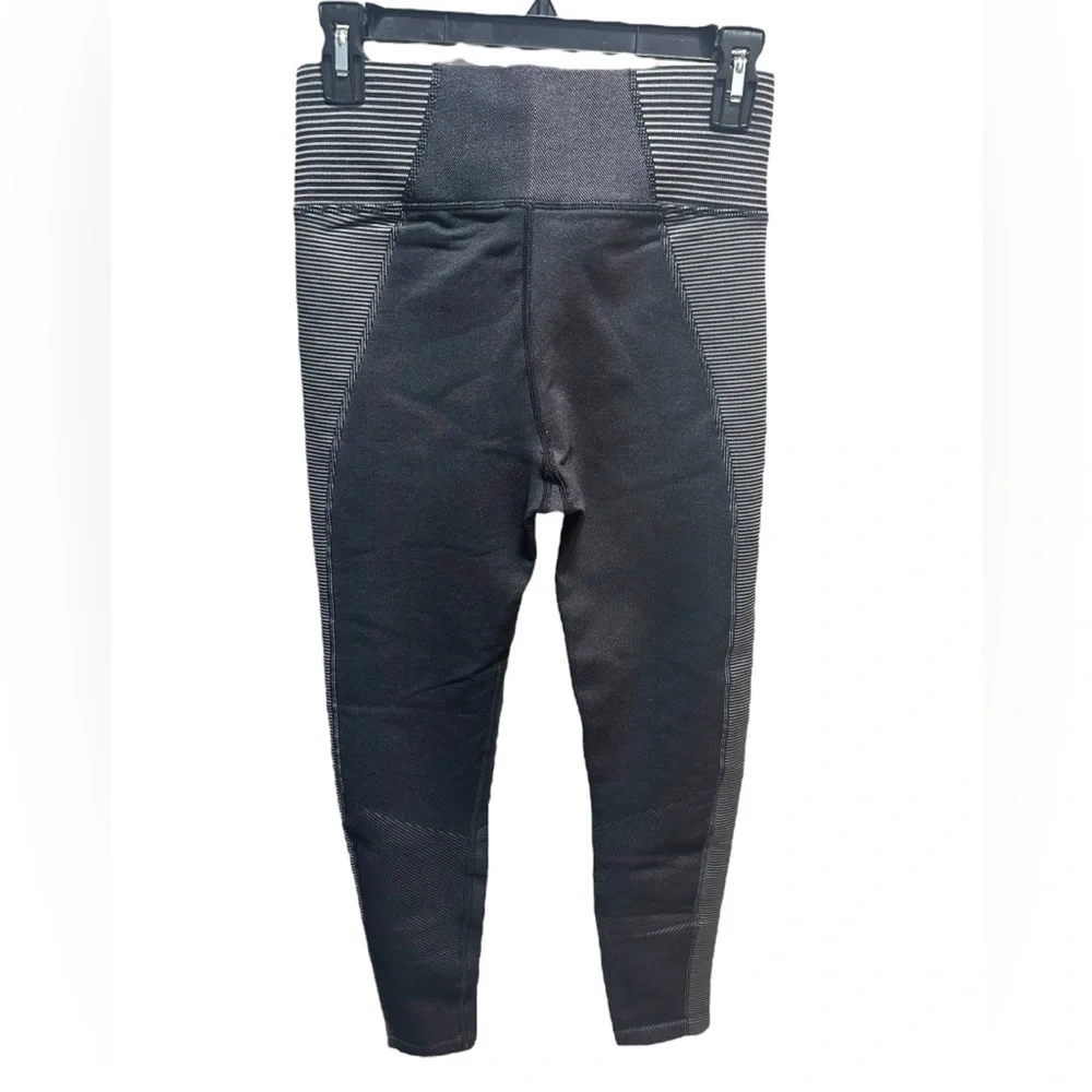AERIE OFFLINE thick Stylish Black and Gray Leggings - Picture 2 of 3